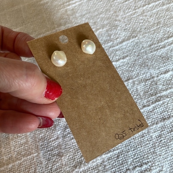 Large natural pearl sterling silver short post sterling silver earrings - Picture 2 of 6